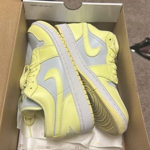 COPY - Never worn air Jordan lows 9.5 W